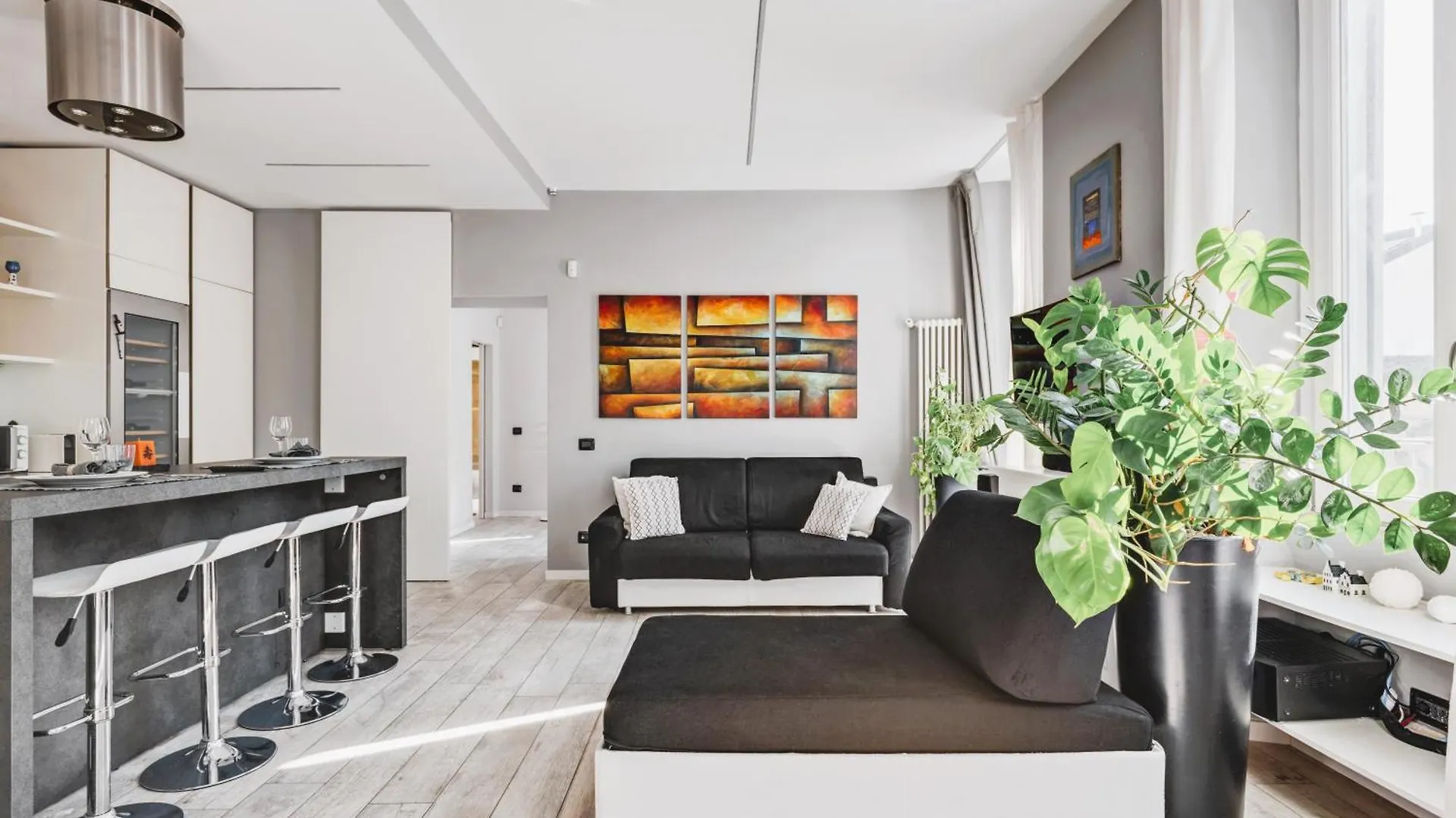 Elegant Apartment In Milan Center location
