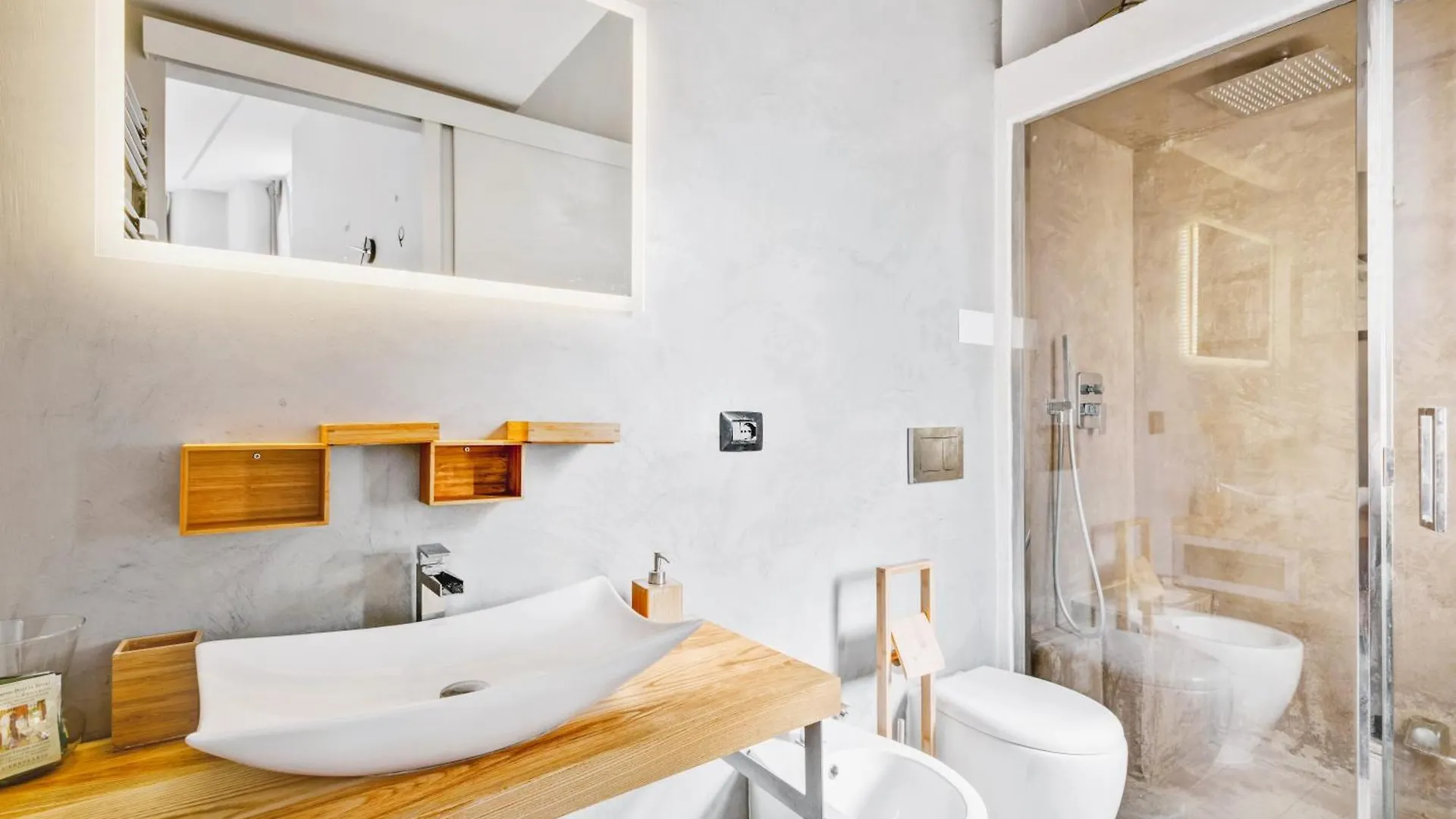 Elegant Apartment In Milan Center