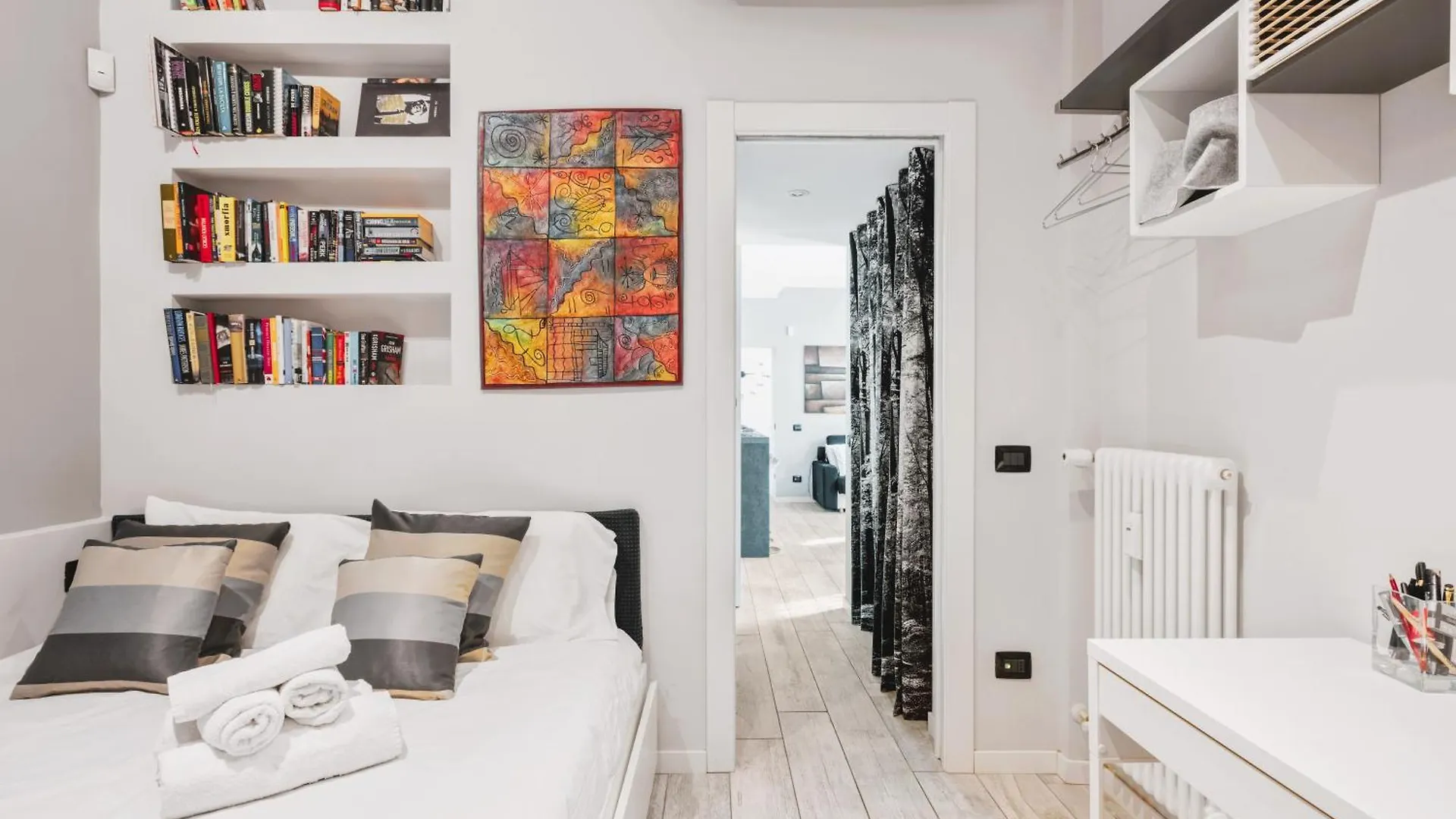 Elegant Apartment In Milan Center
