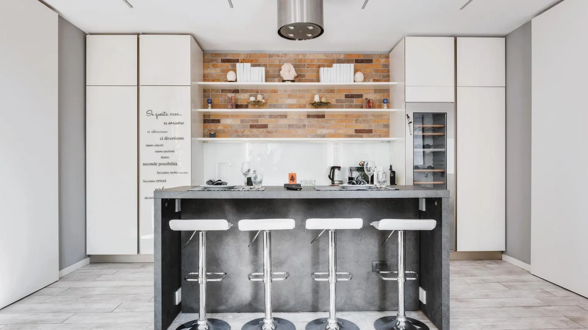 Elegant Apartment In Milan Center Italy