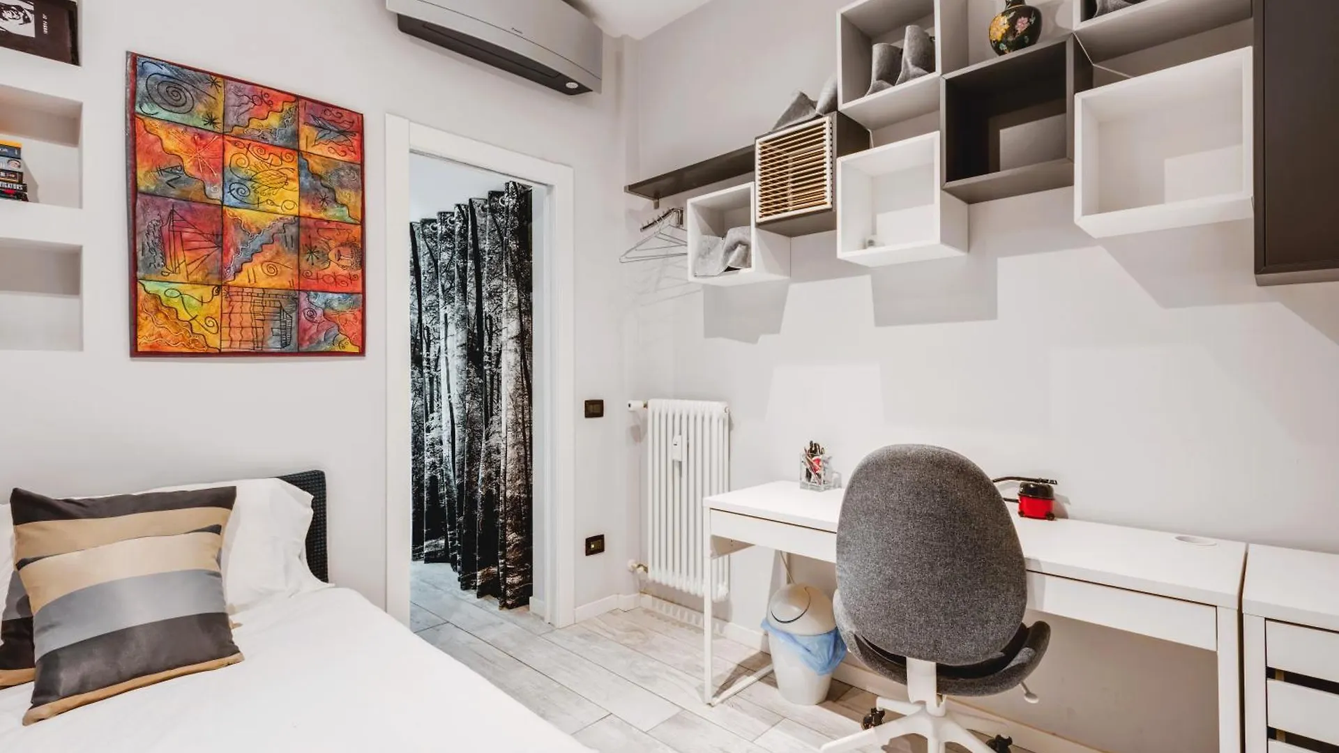 Elegant Apartment In Milan Center 0*,  Italy