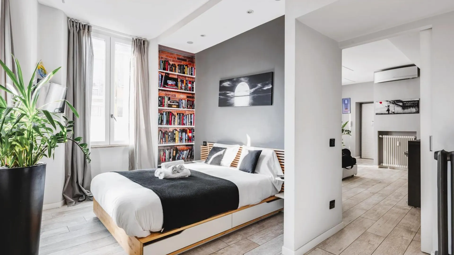 Elegant Apartment In Milan Center